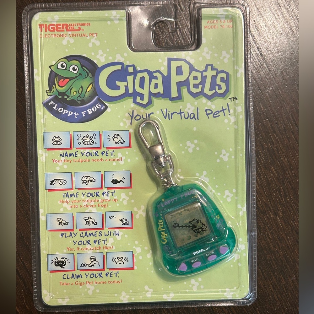 Giga Pets Floppy Frog NEW Tiger Electronics Virtual Tamagotchi Nano